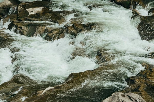 Comment organiser des vacances en Islande avec des excursions pour observer les aurores boréales et des ateliers de peinture?