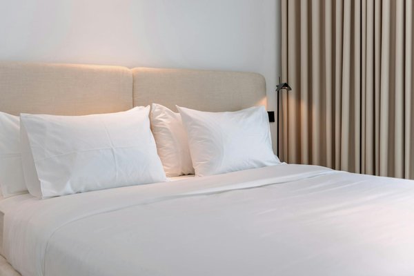 Quels sont les avantages de louer une maison de vacances en Espagne avec des cours de cuisine et des visites de bodegas?